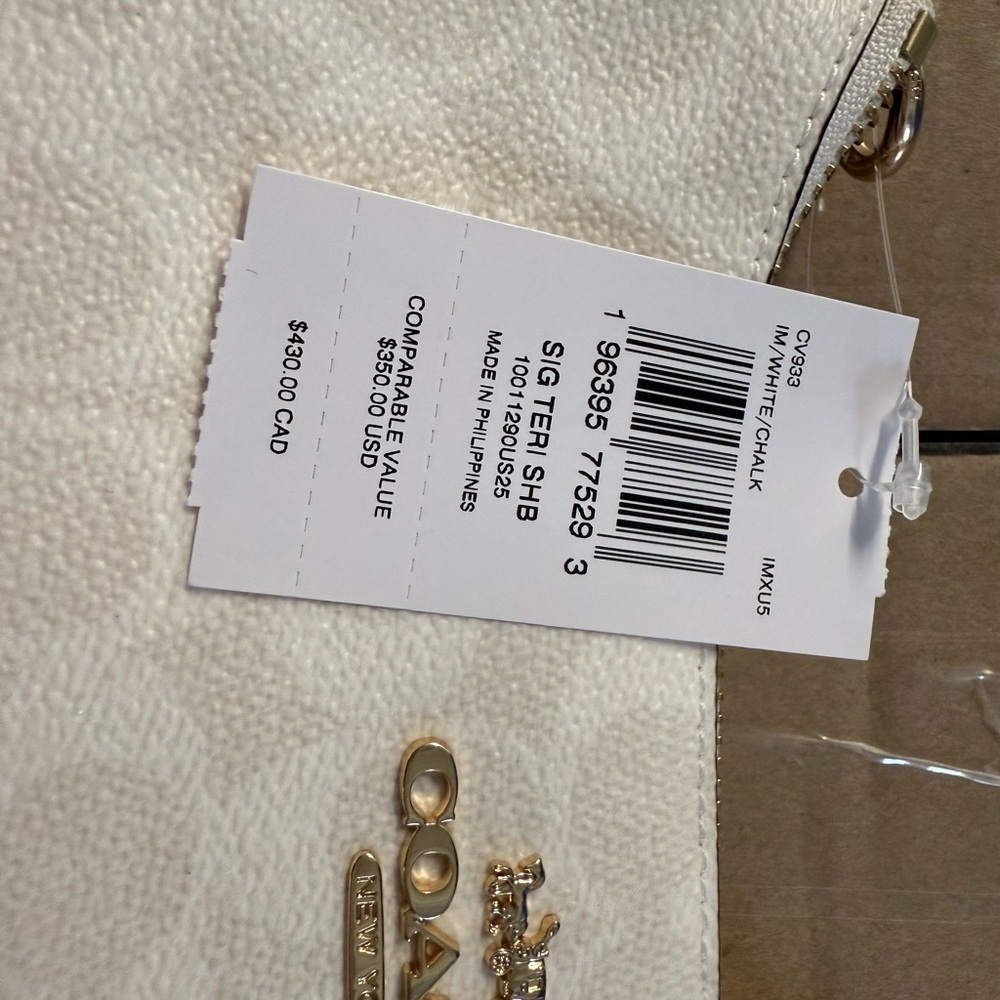 COACH Teri Shoulder Bag In Signature Canvas - Picture 7 of 8